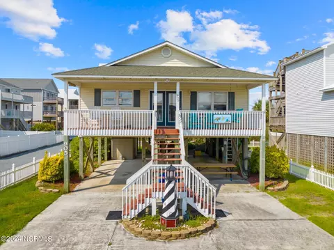 905 Broadway St, Surf City, NC 28445
