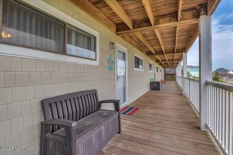 122 SE 58th St #111, Oak Island, NC 28465