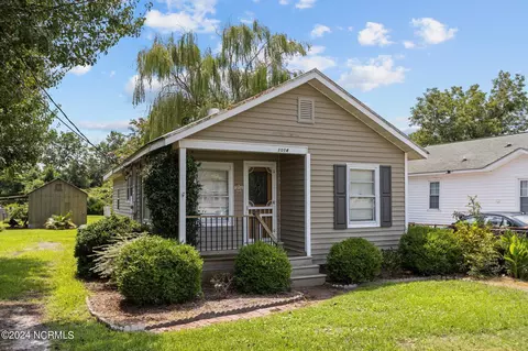 1014 Broad St, Beaufort, NC 28516