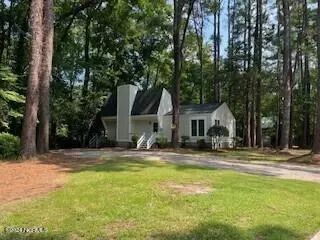 806 River Hill Dr, Greenville, NC 27858