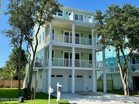 211 Annie Dr, Carolina Beach, NC 28428