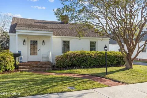 1409 Evans St, Morehead City, NC 28557