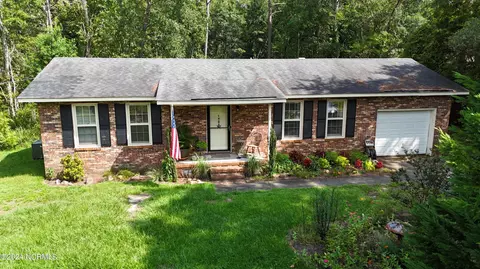 1536 Country Club Dr, Hampstead, NC 28443
