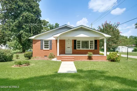 319 E Hill St, Warsaw, NC 28398