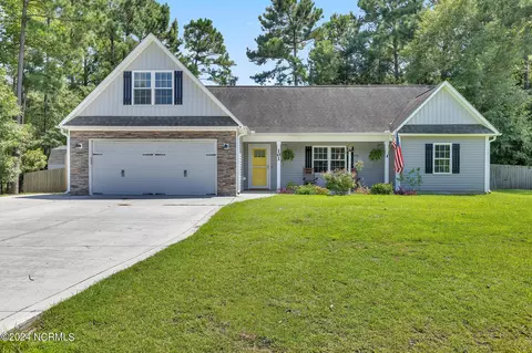101 Old Dock Landing Rd, Sneads Ferry, NC 28460