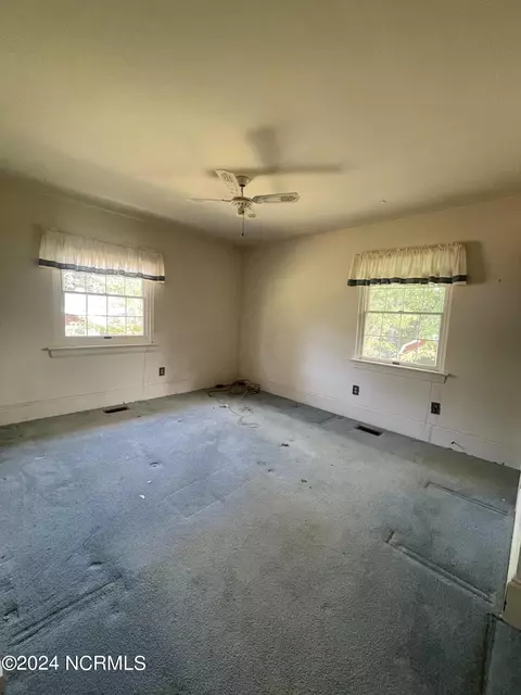 Bedroom - 202 E Vance St, Williamston, NC 27892 photo 5 of 6