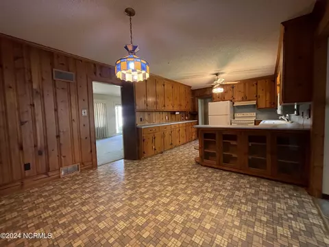 Dining - 202 E Vance St, Williamston, NC 27892 photo 2 of 2