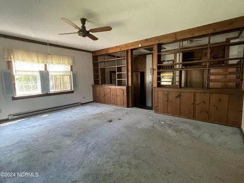 Living - 202 E Vance St, Williamston, NC 27892 photo 5 of 7