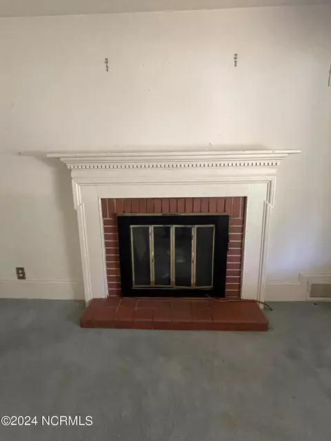 Living - 202 E Vance St, Williamston, NC 27892 photo 2 of 7