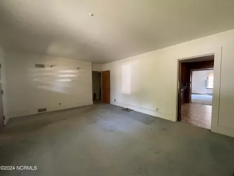 Living - 202 E Vance St, Williamston, NC 27892 photo 3 of 7