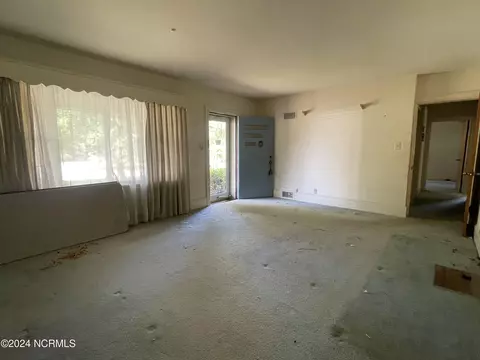 Living - 202 E Vance St, Williamston, NC 27892 photo 4 of 7