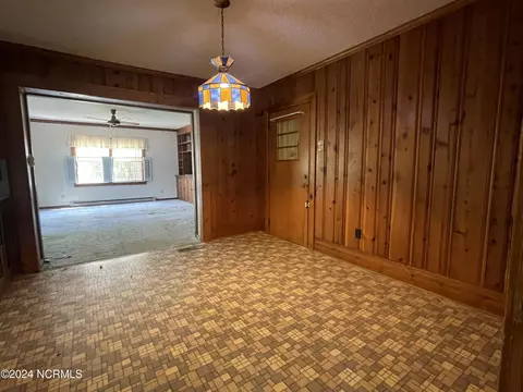 Dining - 202 E Vance St, Williamston, NC 27892 photo 1 of 2