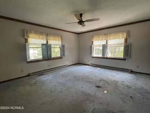 Living - 202 E Vance St, Williamston, NC 27892 photo 7 of 7