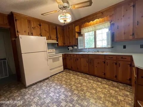 Kitchen - 202 E Vance St, Williamston, NC 27892 photo 1 of 3