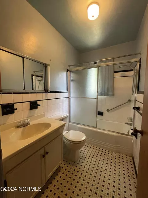 Bath - 202 E Vance St, Williamston, NC 27892 photo 1 of 2