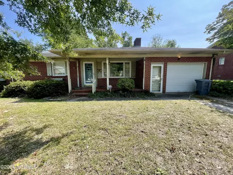 202 E Vance St, Williamston, NC 27892