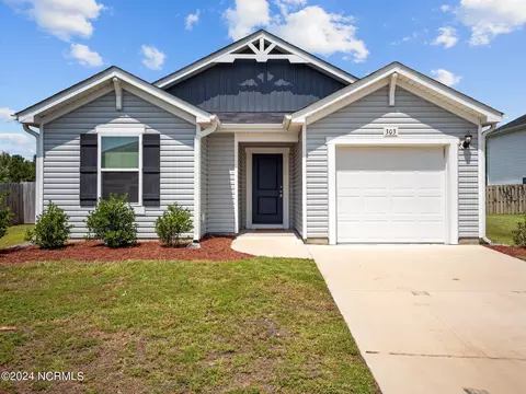 303 Range Cir, Holly Ridge, NC 28445