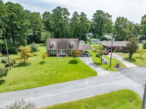 1202 Cherry Ln, New Bern, NC 28562