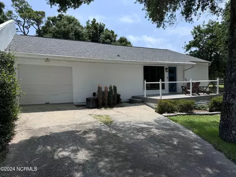 207 Hoop Pole Creek Dr, Atlantic Beach, NC 28512