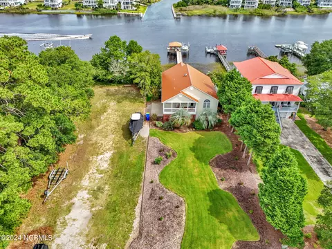 3202 E Yacht Dr, Oak Island, NC 28465