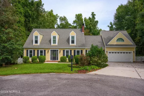 2229 Colony Plz, Jacksonville, NC 28546