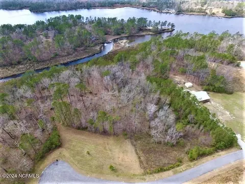 312 Port Side Dr, Arapahoe, NC 28510