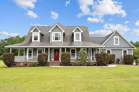 678 Batchelor Rd, Richlands, NC 28574