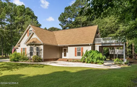 2926 Sherwin Downs Dr, Grimesland, NC 27837