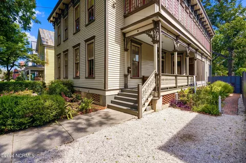 616 E Front St, New Bern, NC 28560 photo 6