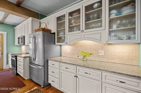 616 E Front St, New Bern, NC 28560 photo 3