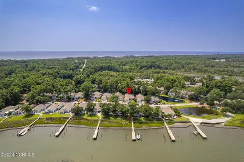 117 Mcginnis Dr, Pine Knoll Shores, NC 28512