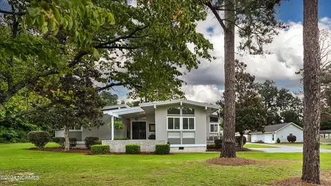 201 Crescent St, Tabor City, NC 28463