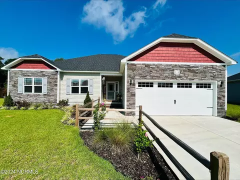 614 Osprey Landing Dr, Holly Ridge, NC 28445