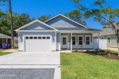 139 NW 7th St, Oak Island, NC 28465