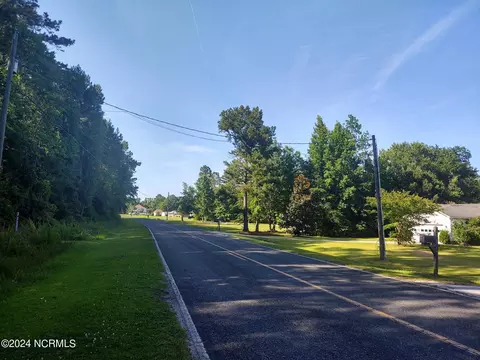 8 Jim Blake Rd, Jacksonville, NC 28540