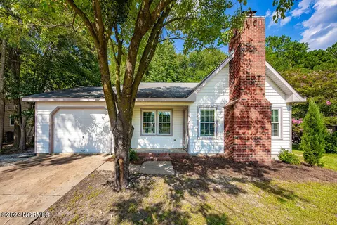 208 Esquire Ct, New Bern, NC 28562