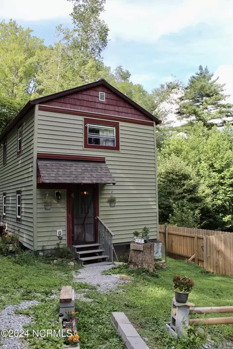 574 Pine Creek Rd, Cullowhee, NC 28723