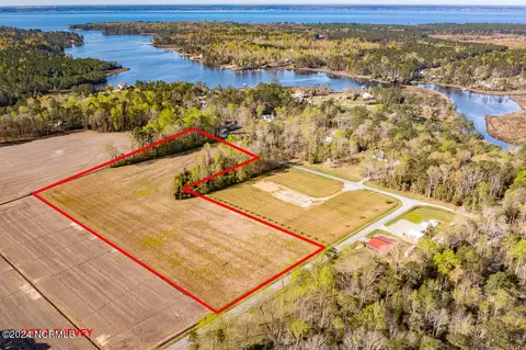 821 Howells Rd, Grantsboro, NC 28529