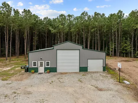 1900 White Farm Rd, Oriental, NC 28571