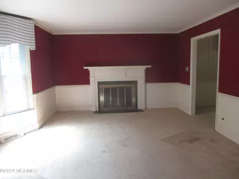 Living - 547 S Fourth St, Macclesfield, NC 27852 photo 2 of 3