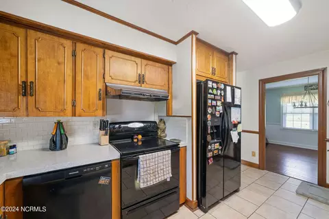 Kitchen - 3270 Watha Rd, Willard, NC 28478 photo 2 of 2