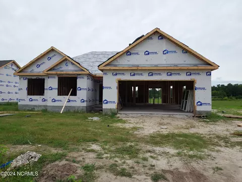 635 Bright Harvest Dr, Maysville, NC 28555