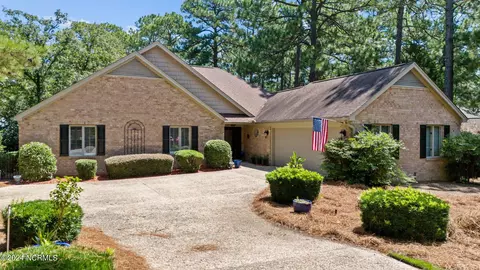 30 Doral Dr, Pinehurst, NC 28374