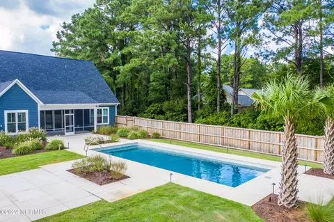Exterior - 116 Stratford Pl, Hampstead, NC 28443 photo 9 of 16