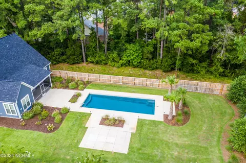 Exterior - 116 Stratford Pl, Hampstead, NC 28443 photo 8 of 16