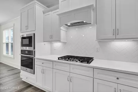 Kitchen - 116 Stratford Pl, Hampstead, NC 28443 photo 2 of 3