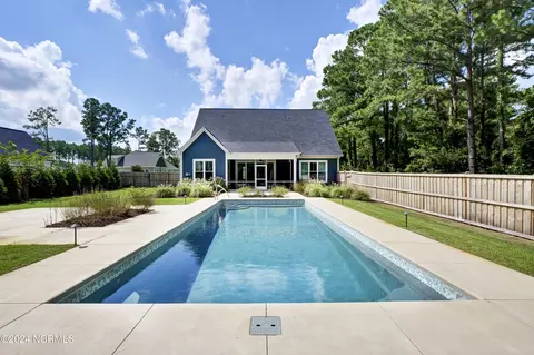 Exterior - 116 Stratford Pl, Hampstead, NC 28443 photo 5 of 16