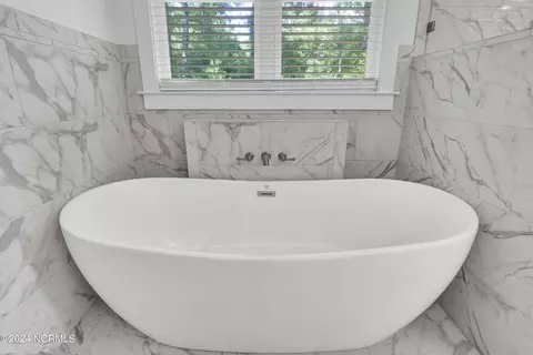 Bath - 116 Stratford Pl, Hampstead, NC 28443 photo 6 of 6
