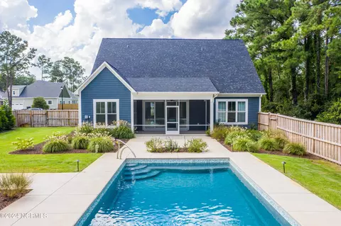 Exterior - 116 Stratford Pl, Hampstead, NC 28443 photo 7 of 16