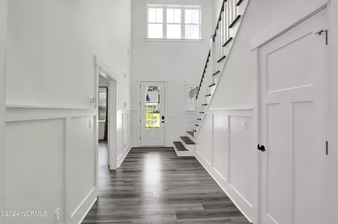 Entry Way - 116 Stratford Pl, Hampstead, NC 28443 photo 2 of 3